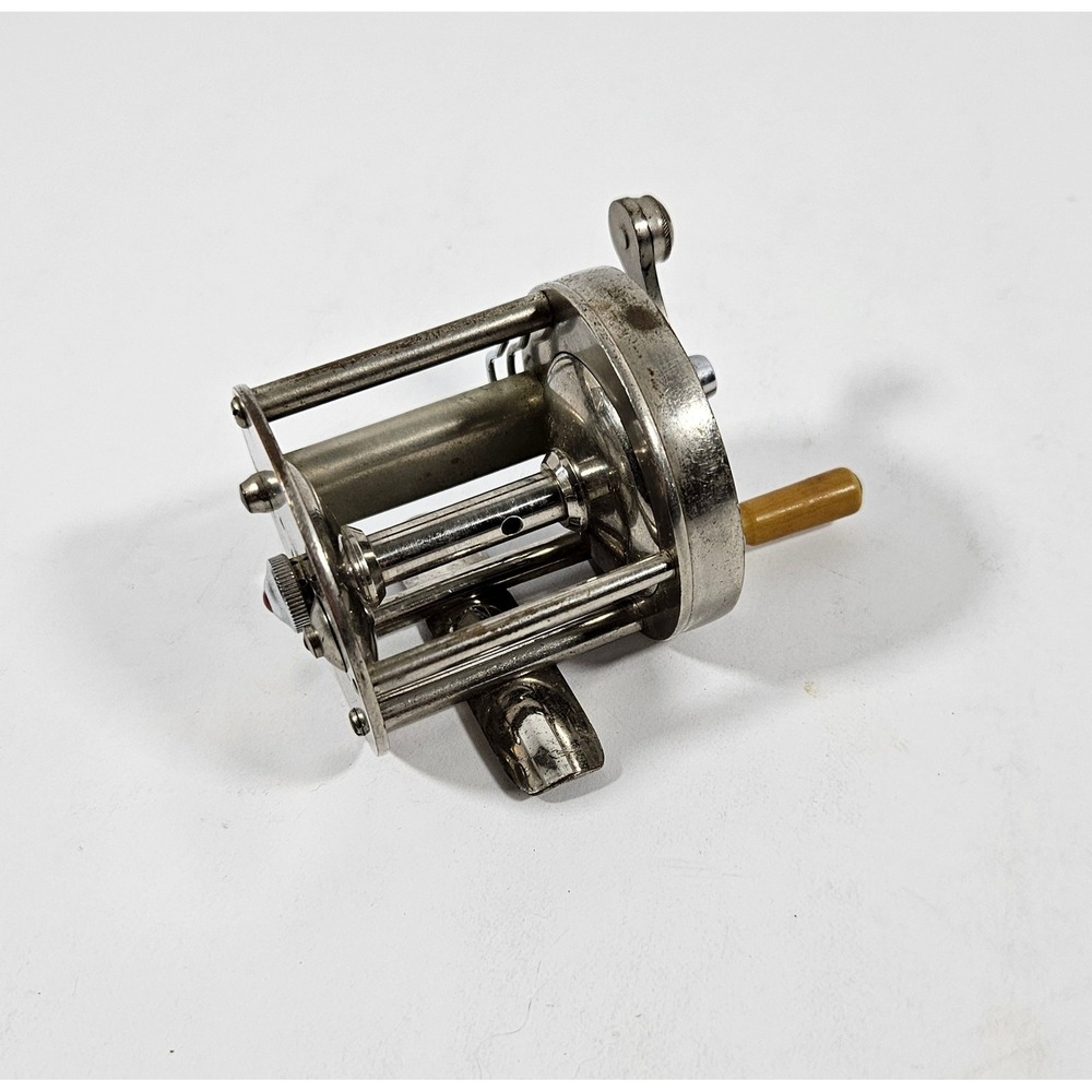 Shakespeare Superior Level Winding Vintage Fishing Reel Made in Kalamazoo  #1962